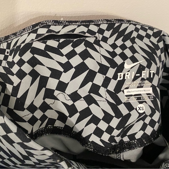 Nike Dri-Fit Legendary Black & Gray Checkered Athletic Leggings - Picture 12 of 13